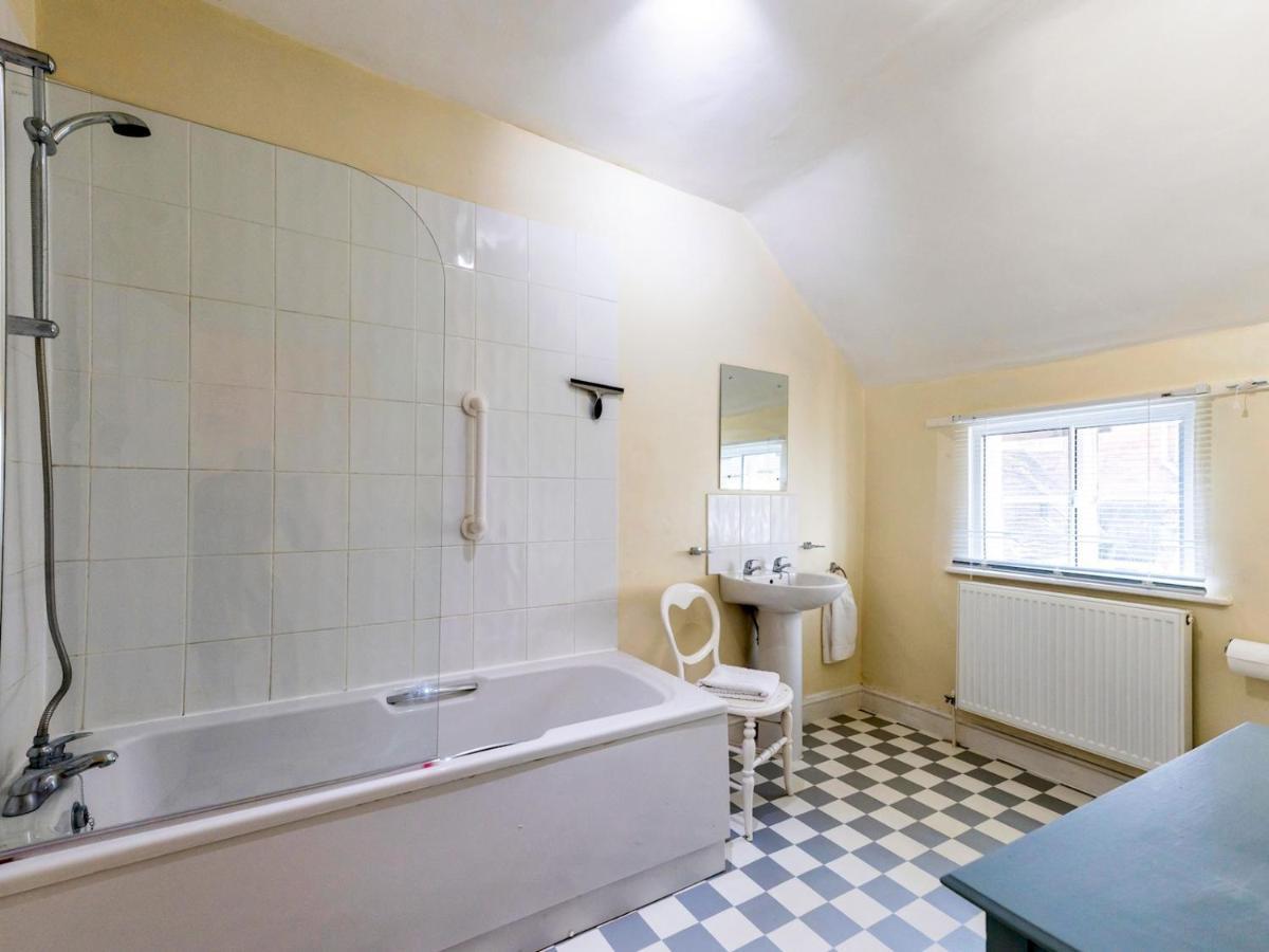 Pass The Keys Cosy 2 Bedroom Victorian Cottage ラドロー エクステリア 写真